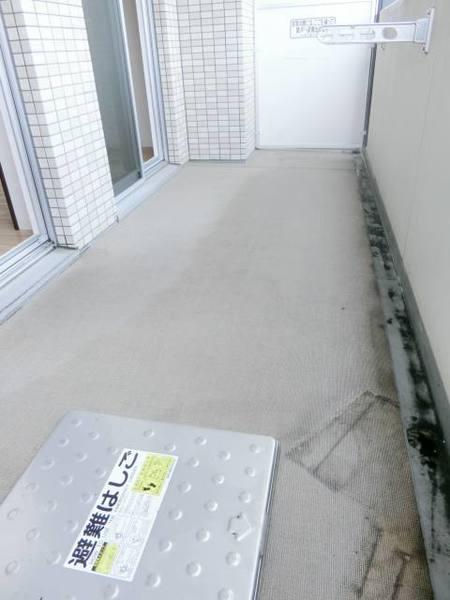 プレサンス難波元町（1503） バルコニー