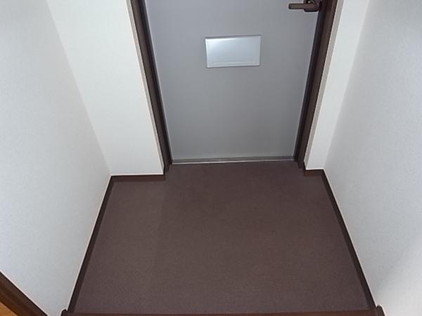 ヴィテイユメゾン成尾（504） 玄関
