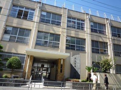 大阪市立堀江小学校：692m
