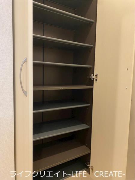 ドミールE 収納