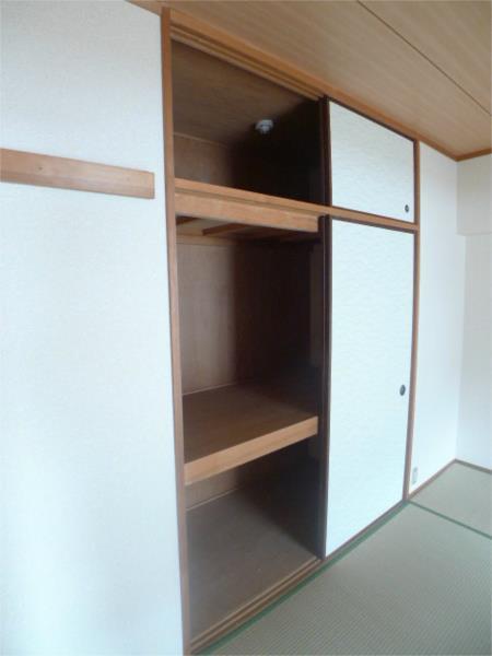 茜六番館 収納