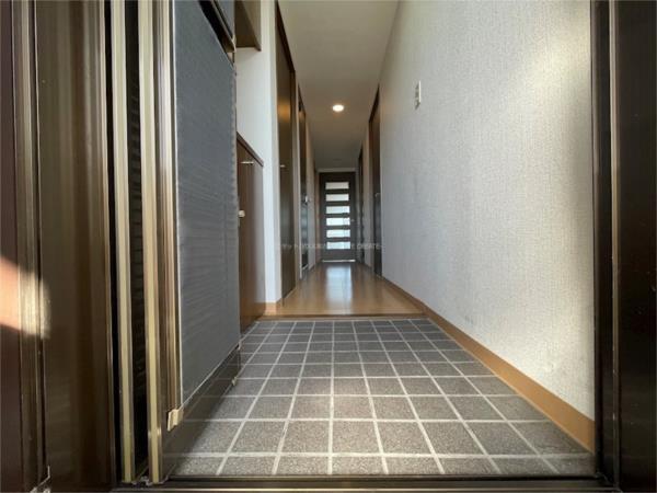サンロイヤル加古川リバージュ　ＩＶ号館 玄関