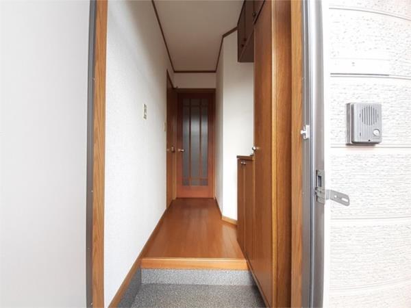 オマージュ壱番館 玄関