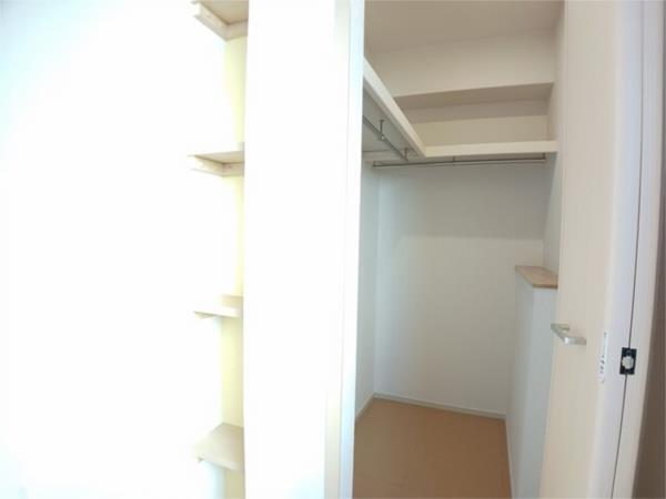 プロムナード弐番館 収納