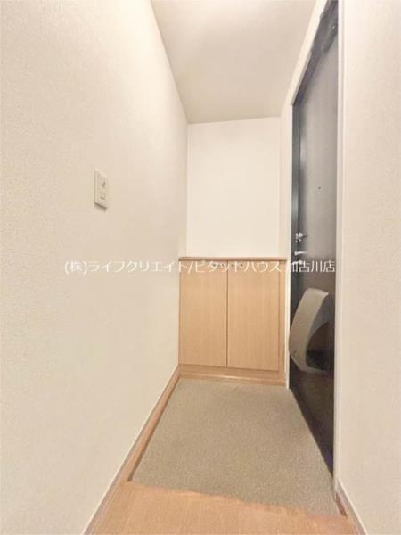 ニューフォーレス　ナガタ 玄関