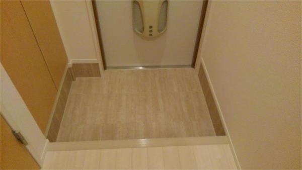 グランディールサクラ 玄関