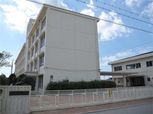 播磨町立播磨南小学校：849m