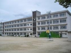 加古川市立平岡北小学校：806m
