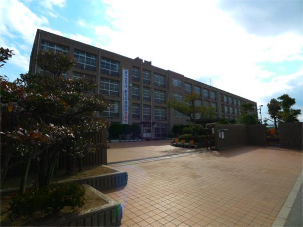 加古川市立平岡南中学校：1073m