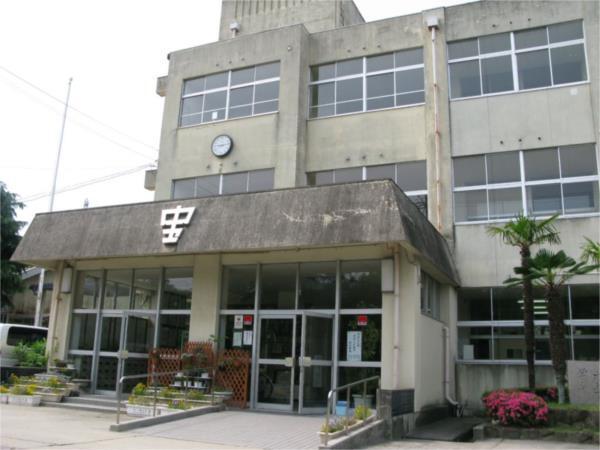 宝殿中学校：1906m