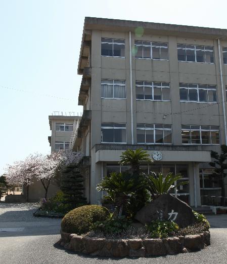 高砂市立米田西小学校：521m