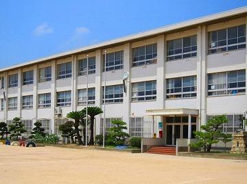 播磨町立播磨小学校：1093m