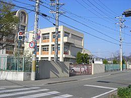 加古川市立西神吉小学校：1304m