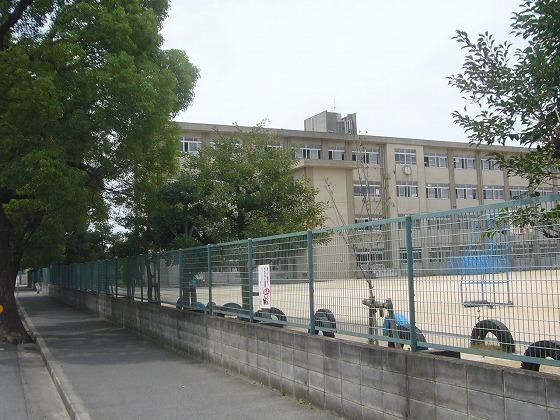 加古川市立加古川小学校：460m