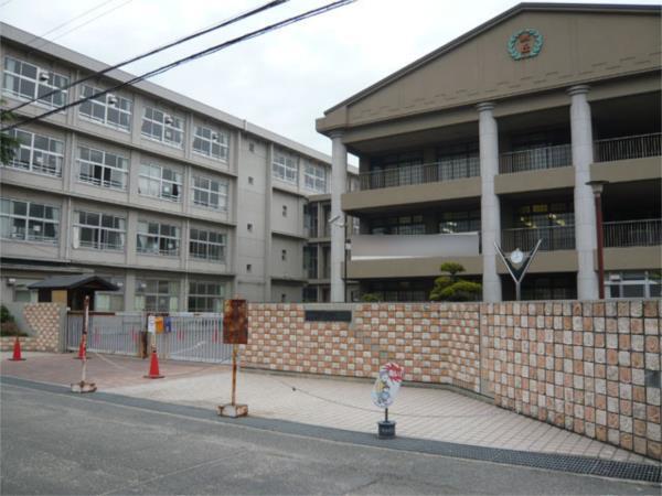加古川市立氷丘小学校：570m