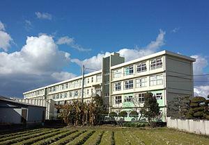 平岡中学校：1236m