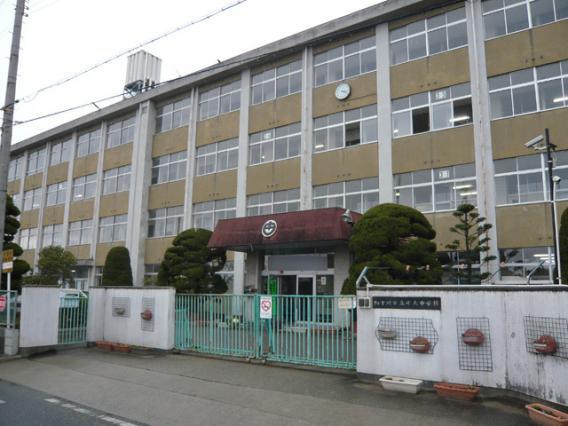 氷丘中学校：1368m