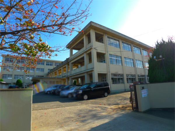 鳩里小学校：1786m