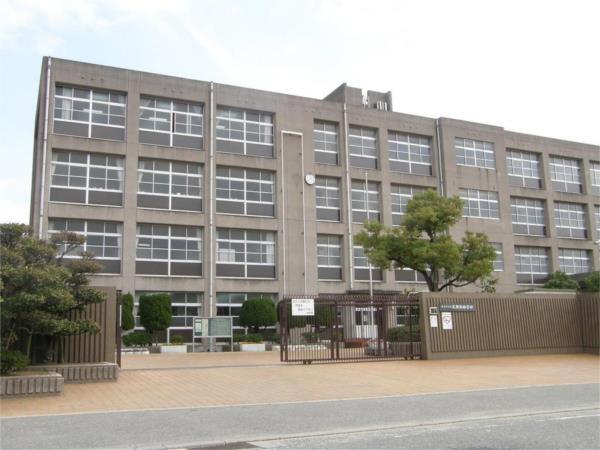 平岡南中学校：441m
