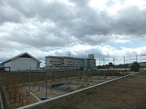加東市立滝野中学校：663m