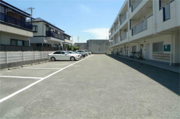 ニューマリッチ加古 駐車場