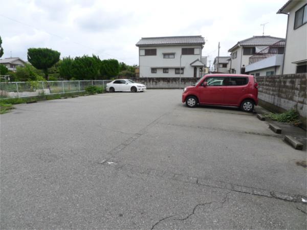 アルファポレール 駐車場