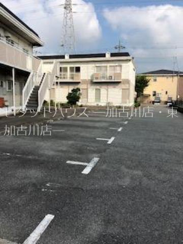 ホワイトハイツ 駐車場