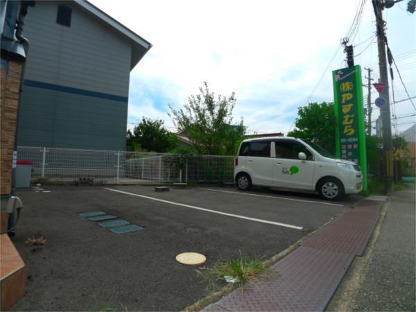 ミレニアムヴィレッジ 駐車場