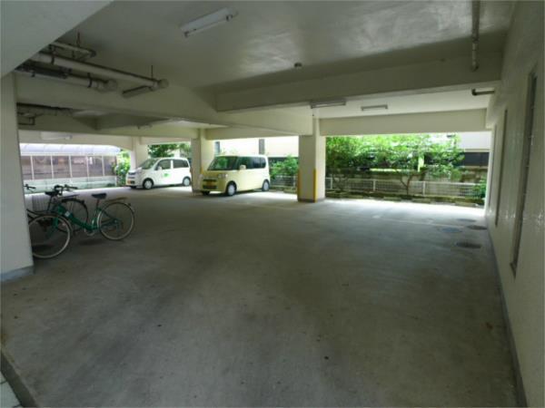 ヴィーブル新在家 駐車場