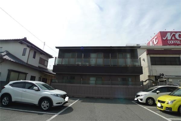 メゾンKAGURA 駐車場