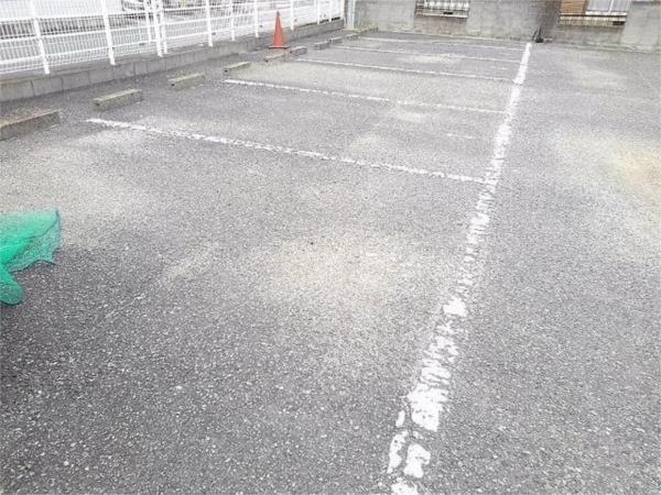 ハイムマコトＢ 駐車場