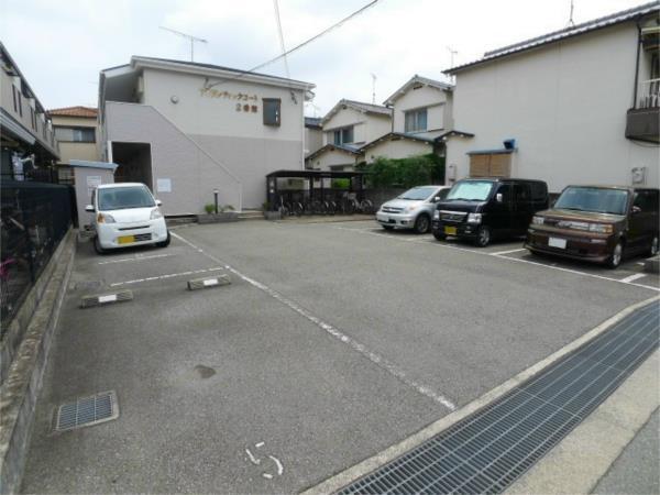 アトランティックコート弐番館 駐車場