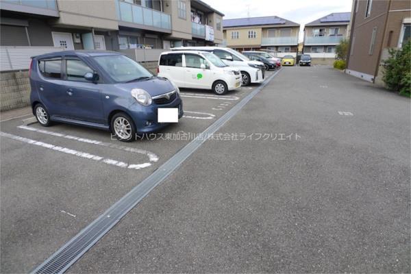 カンパーニュＣ 駐車場