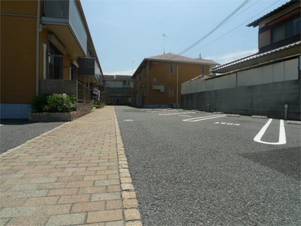 シャーメゾンロージーＡ 駐車場