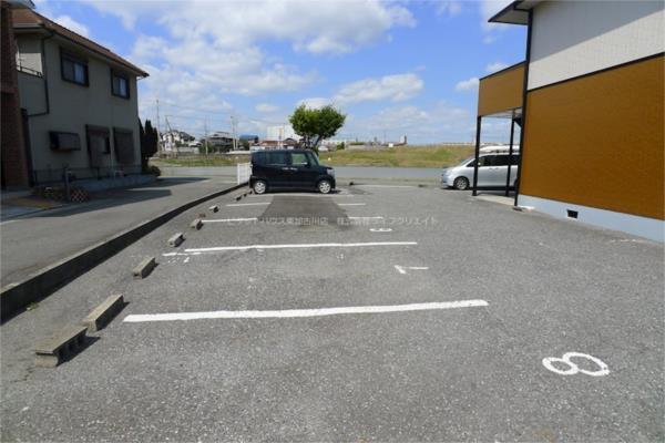 サンハイツ国岡 駐車場