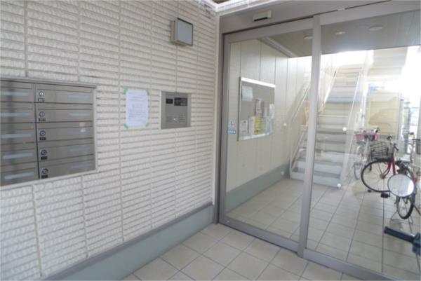 ジュネス宝殿駅前 エントランス