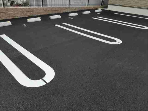 メゾン　エイスイ 駐車場