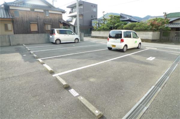 シャノン（201） 駐車場