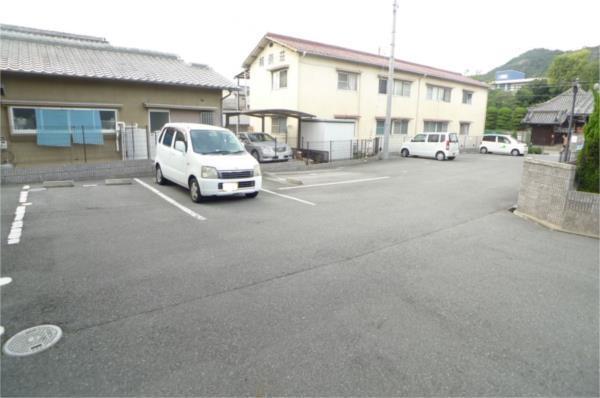ローズダリス 駐車場