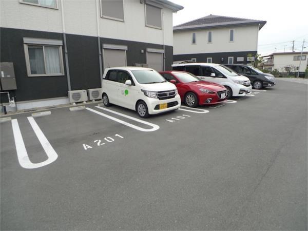 シャーメゾンガーデンズ惣盛Ａ（101） 駐車場