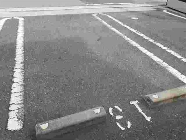 コンソラーレC 駐車場