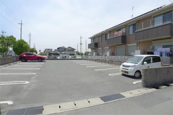 シャーメゾン花水木A 駐車場