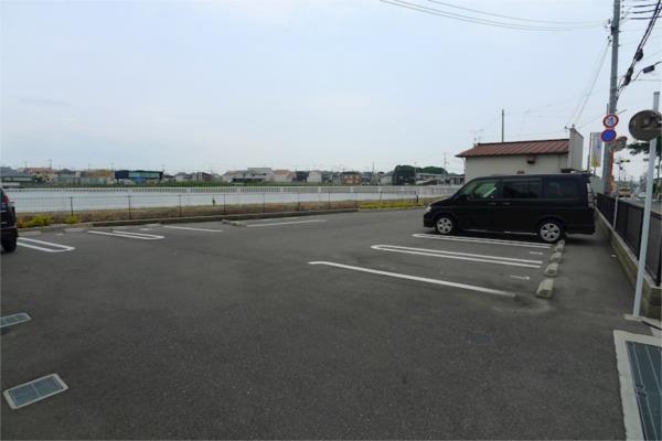 ミル　メルシィ（101） 駐車場