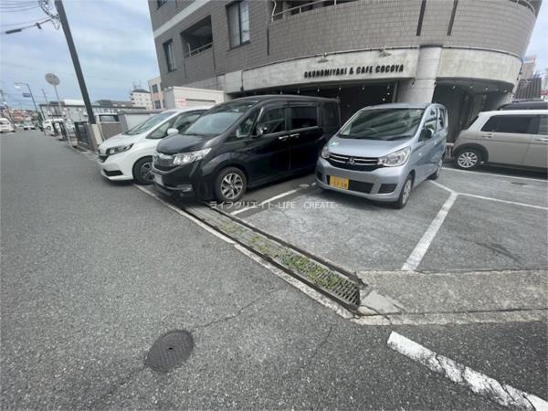 グレンヴュー北野 駐車場