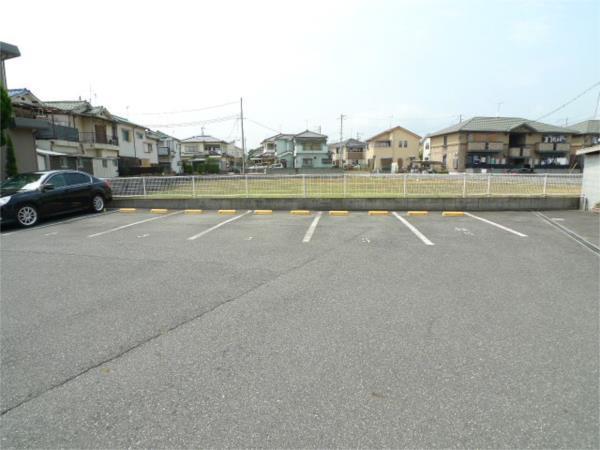 シャルム壱番館 駐車場