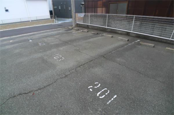ポールロワイヤル 駐車場