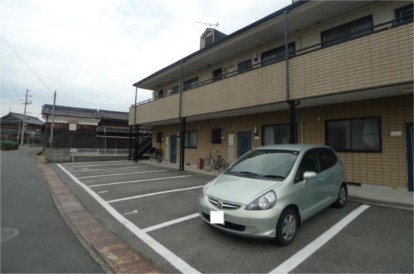セラヴィB棟 駐車場