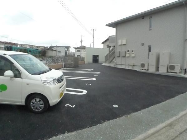 スタシオン神野 駐車場