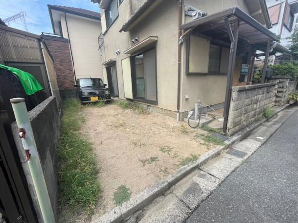 中島1丁目貸家 駐車場