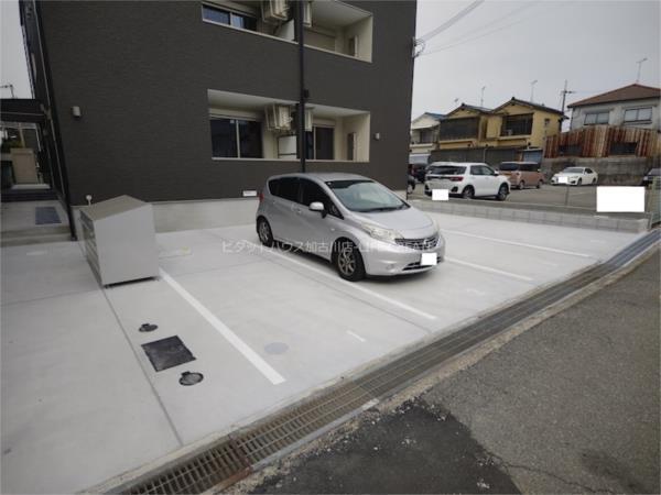 ジーメゾン新在家 駐車場